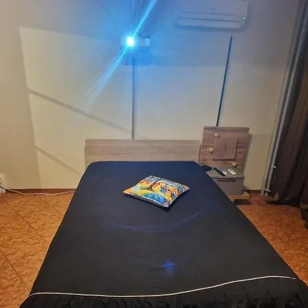 Stylish Apt, Free Parking, Near Center & Airport فارنا