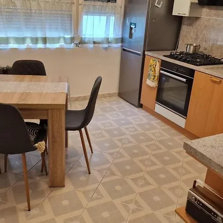 Stylish Apt, Free Parking, Near Center & Airport * فارنا