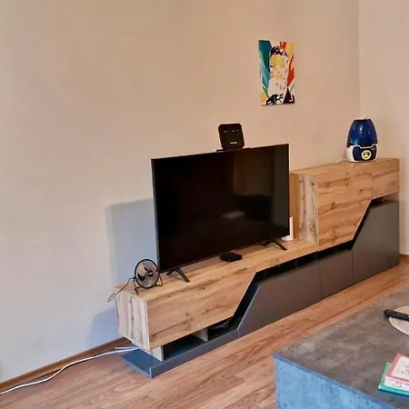 Stylish Apt, Free Parking, Near Center & Airport *