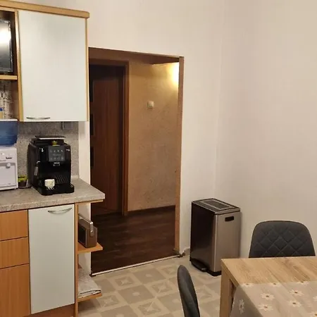 Stylish Apt, Free Parking, Near Center & Airport * فارنا