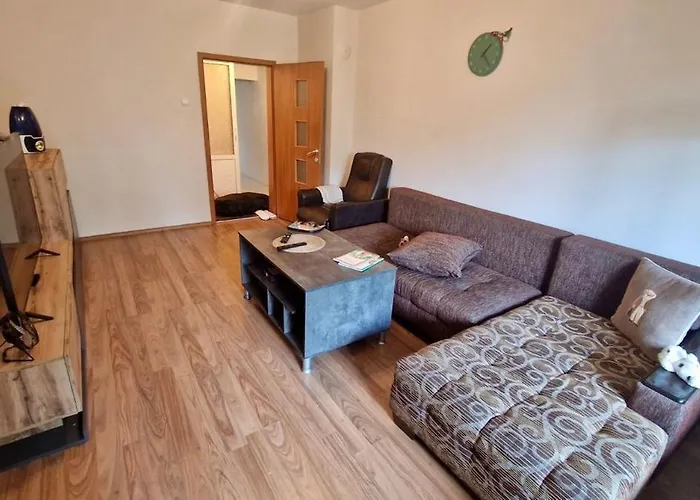 Stylish Apt, Free Parking, Near Center & Airport *