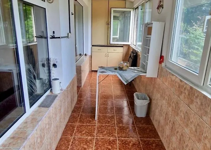 Appartement Stylish Apt, Free Parking, Near Center & Airport