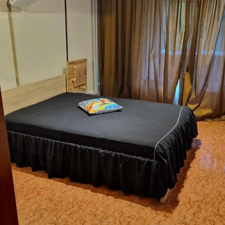 Apartament Stylish Apt, Free Parking, Near Center & Airport *