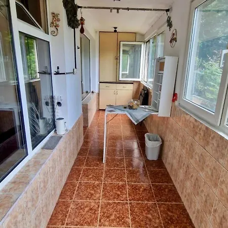 Apartament Stylish Apt, Free Parking, Near Center & Airport