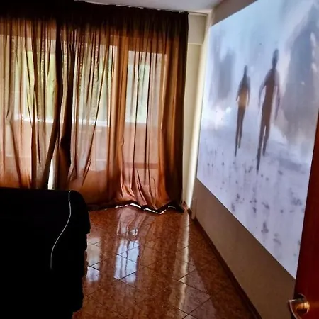 Stylish Apt, Free Parking, Near Center & Airport Apartament