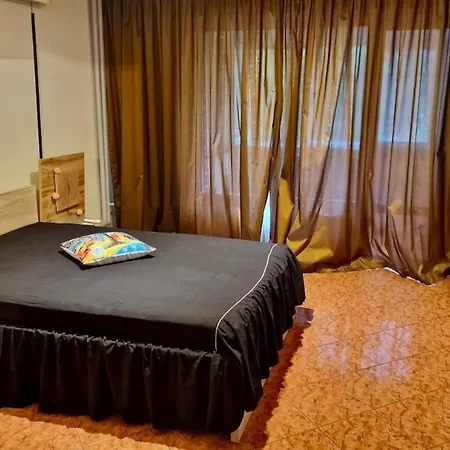 Stylish Apt, Free Parking, Near Center & Airport *