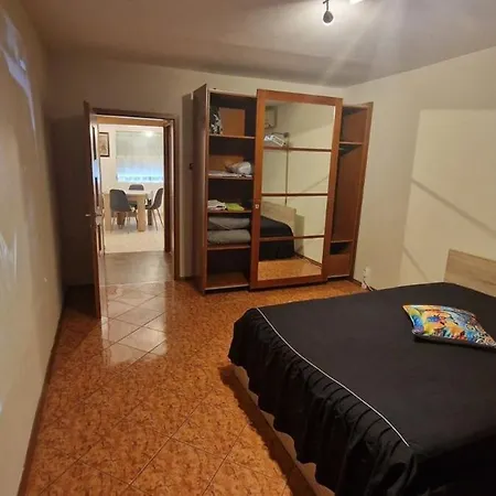 Stylish Apt, Free Parking, Near Center & Airport Apartament
