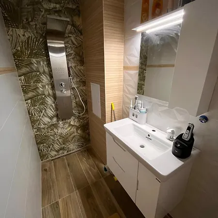 Stylish Apt, Free Parking, Near Center & Airport Apartament