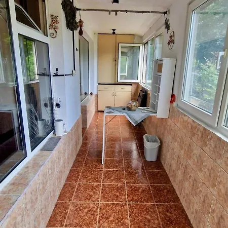 Apartament Stylish Apt, Free Parking, Near Center & Airport