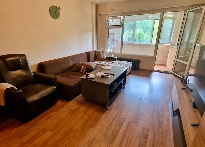 Stylish Apt, Free Parking, Near Center & Airport Apartment *