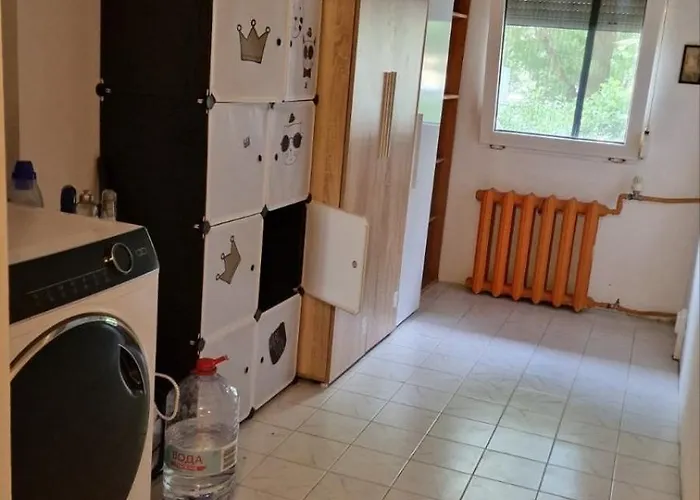 Stylish Apt, Free Parking, Near Center & Airport *