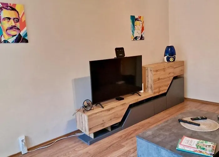 Stylish Apt, Free Parking, Near Center & Airport *