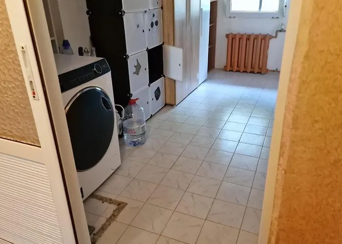 Stylish Apt, Free Parking, Near Center & Airport