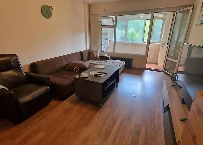 Stylish Apt, Free Parking, Near Center & Airport *